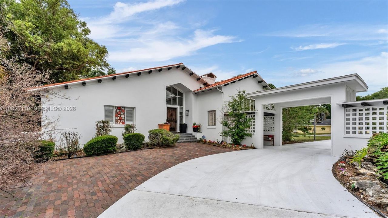 For Sale: $760,000 (4 beds, 2 baths, 3502 Square Feet)