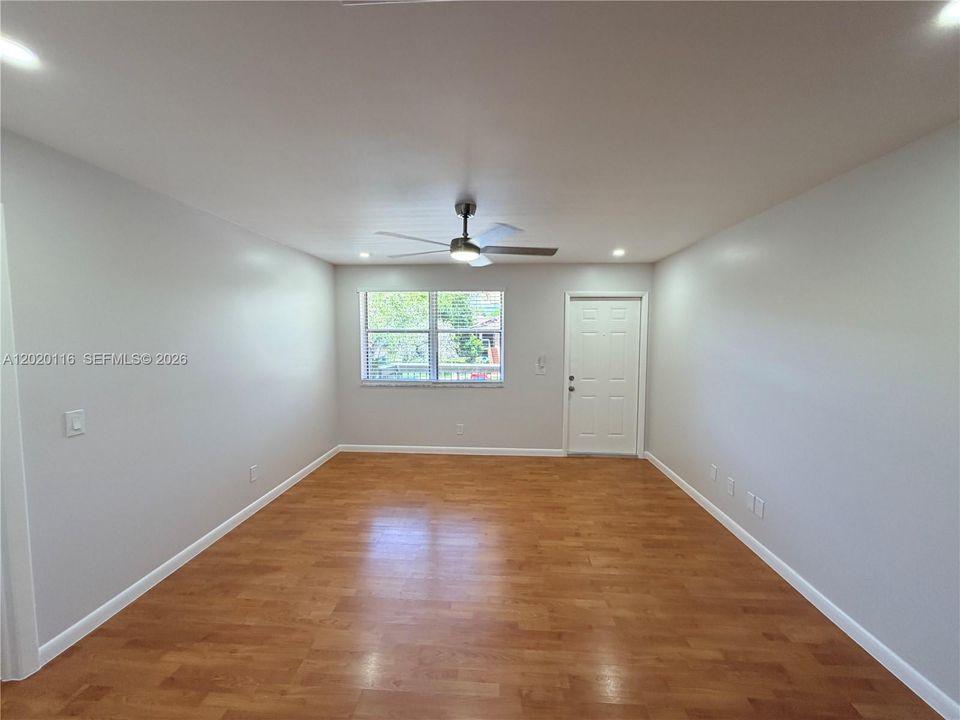 Active With Contract: $2,200 (2 beds, 2 baths, 932 Square Feet)