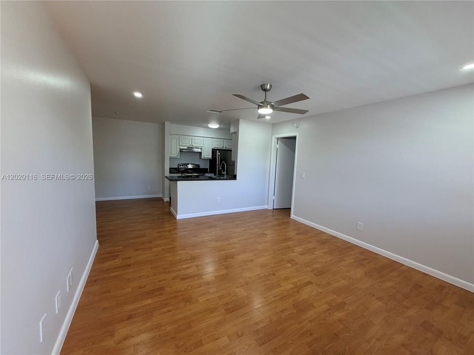 Active With Contract: $2,200 (2 beds, 2 baths, 932 Square Feet)