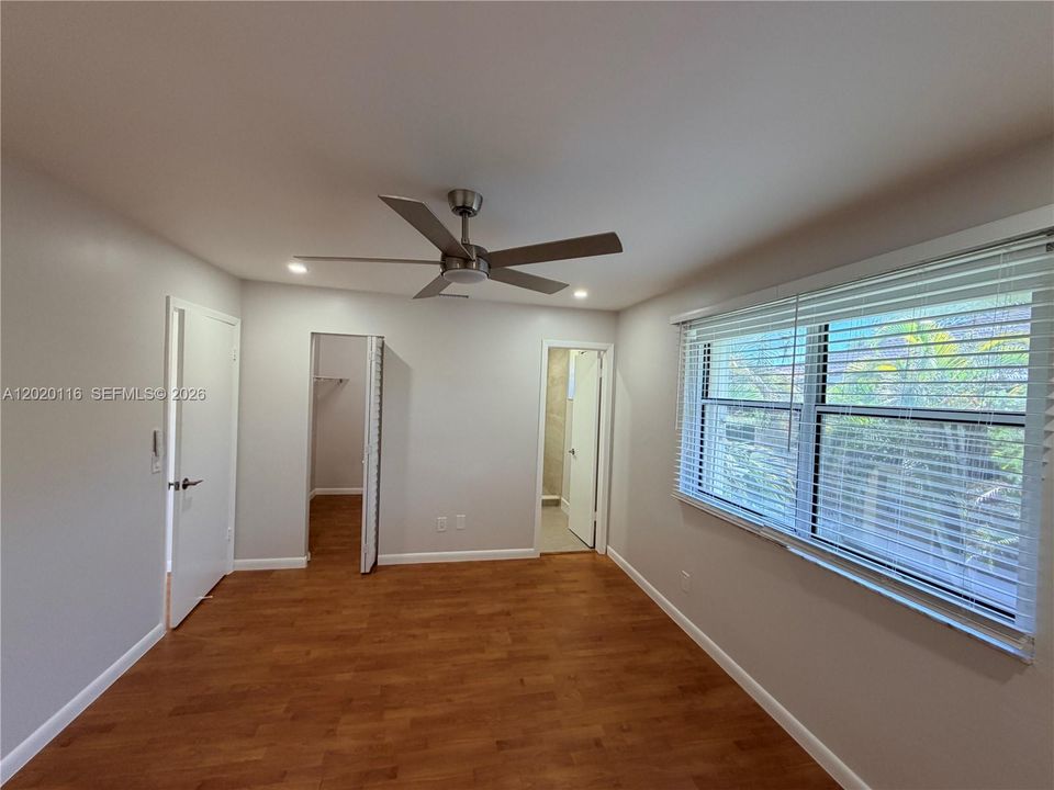 Active With Contract: $2,200 (2 beds, 2 baths, 932 Square Feet)