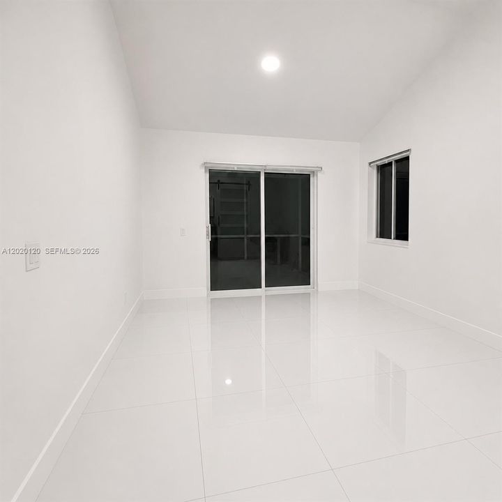 Activo con contrato: $4,000 (3 camas, 2 baños, 1347 Pies cuadrados)
