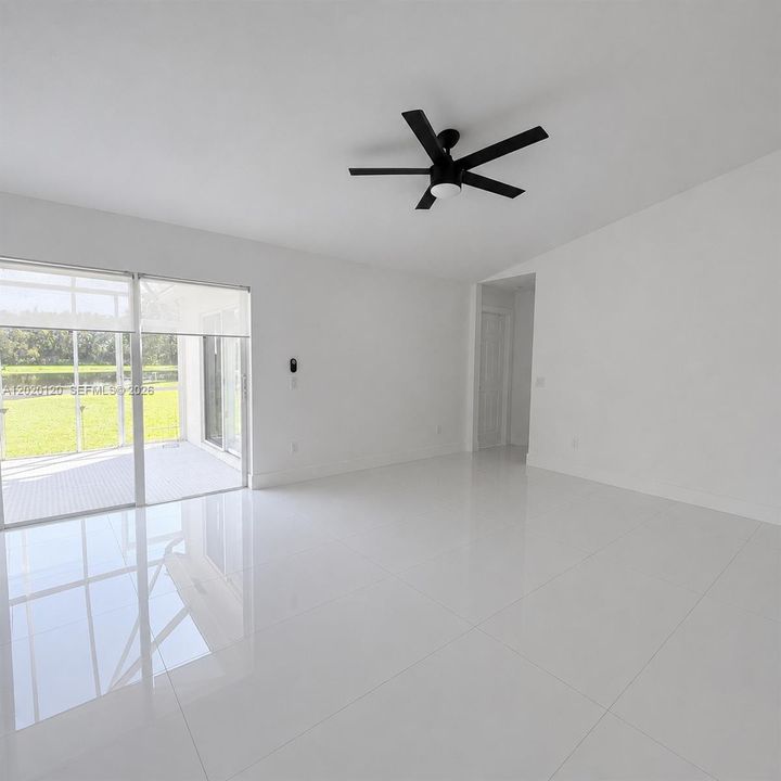Activo con contrato: $4,000 (3 camas, 2 baños, 1347 Pies cuadrados)
