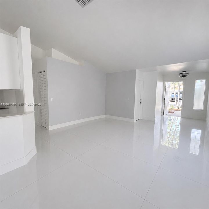 Activo con contrato: $4,000 (3 camas, 2 baños, 1347 Pies cuadrados)