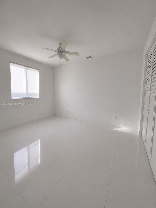 Activo con contrato: $4,000 (3 camas, 2 baños, 1347 Pies cuadrados)