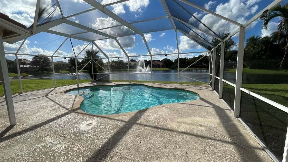 pool wpb