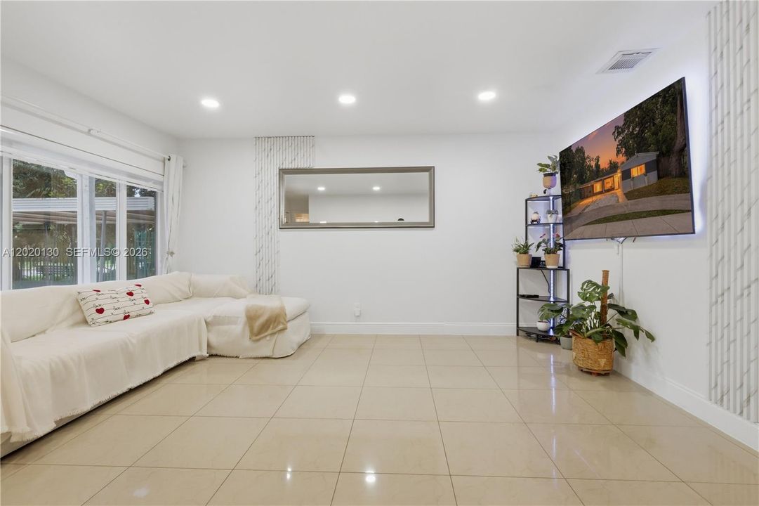 Active With Contract: $499,900 (3 beds, 2 baths, 1403 Square Feet)