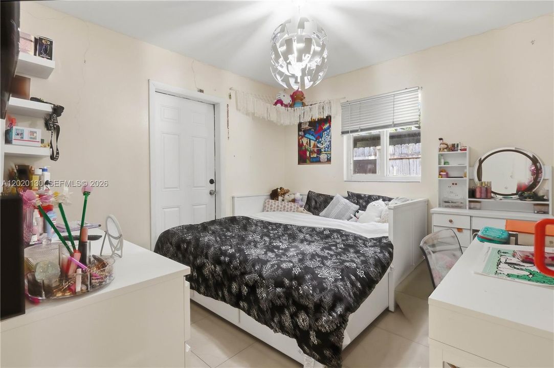 Active With Contract: $499,900 (3 beds, 2 baths, 1403 Square Feet)