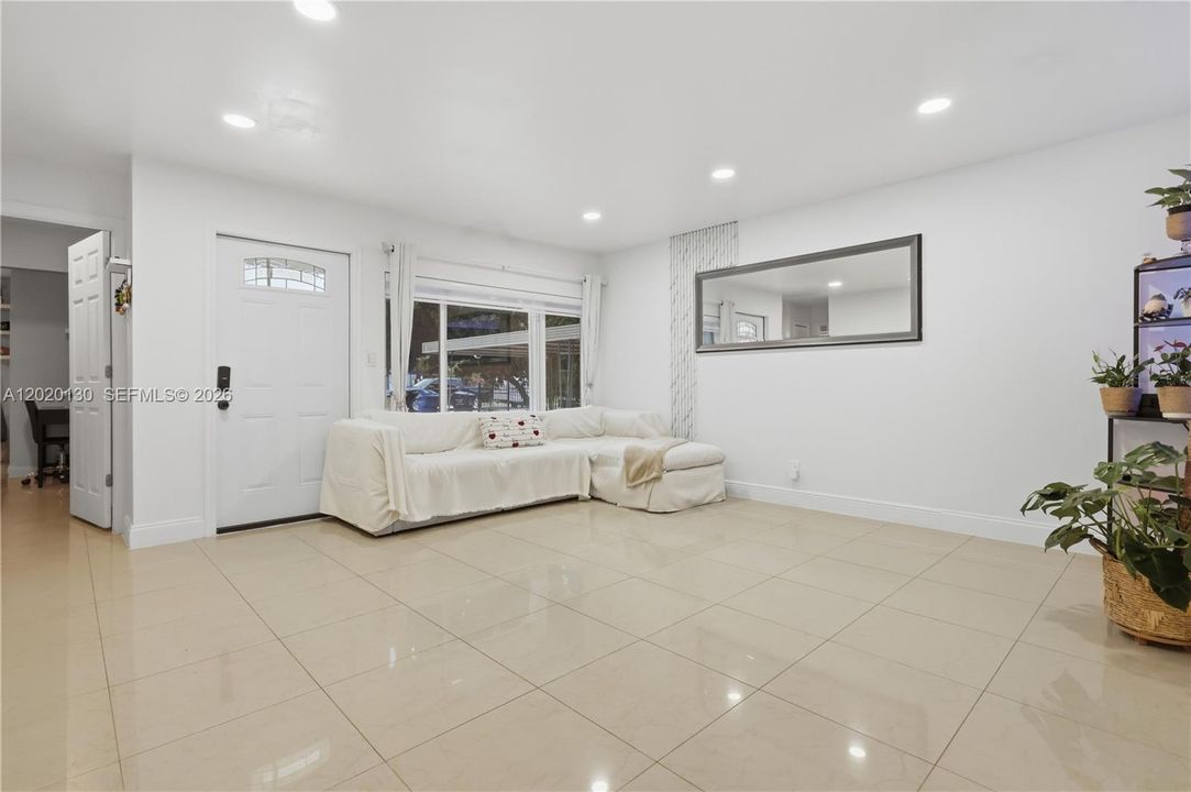 Active With Contract: $499,900 (3 beds, 2 baths, 1403 Square Feet)