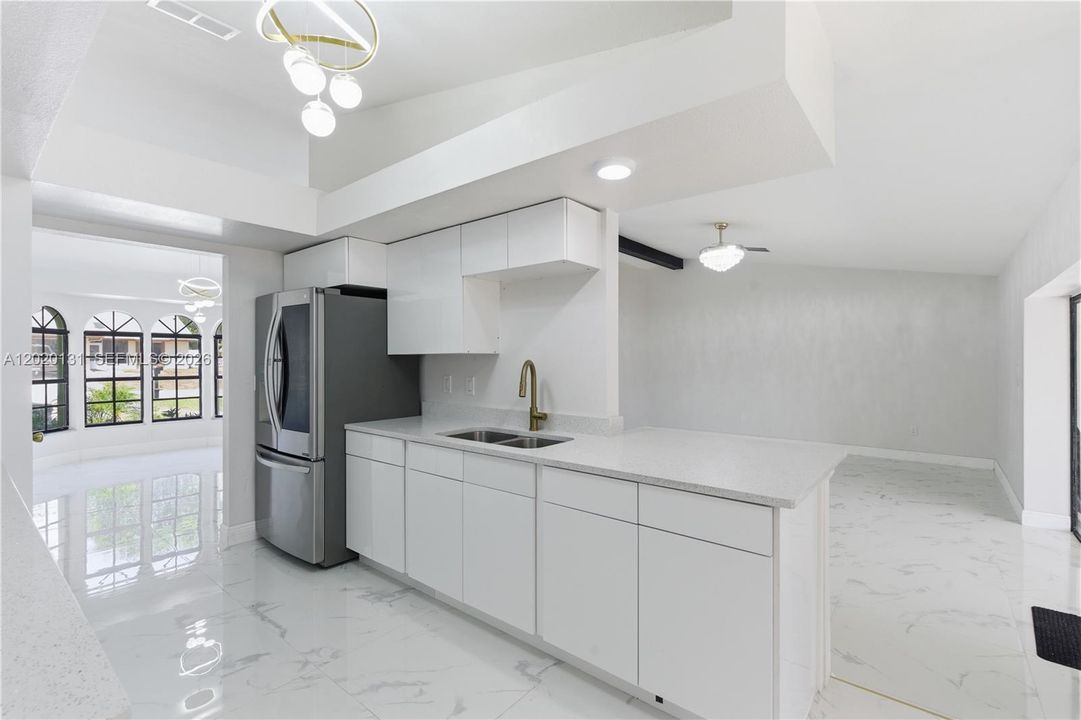 На продажу: $499,999 (3 спален, 2 ванн, 2012 Квадратных фут)