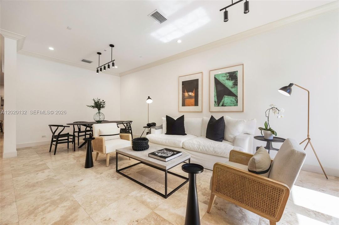 En Renta: $15,500 (3 camas, 3 baños, 2678 Pies cuadrados)