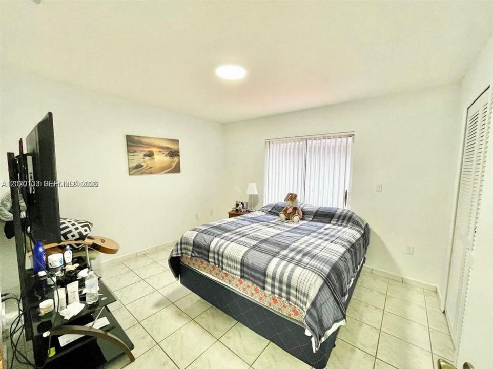 Active With Contract: $3,000 (3 beds, 2 baths, 1747 Square Feet)