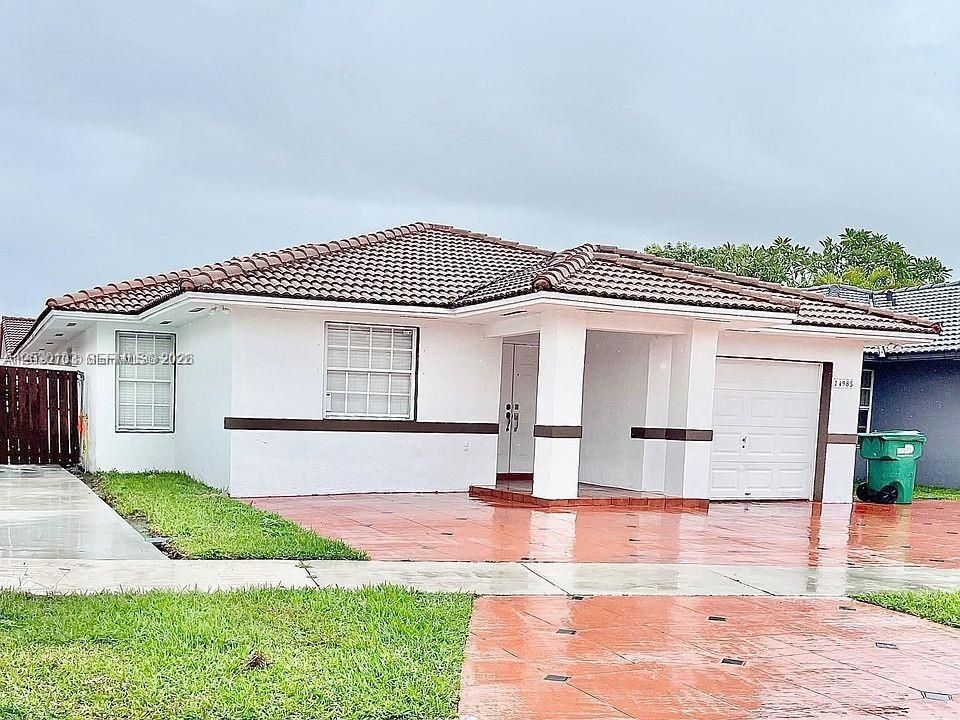 Active With Contract: $3,000 (3 beds, 2 baths, 1747 Square Feet)
