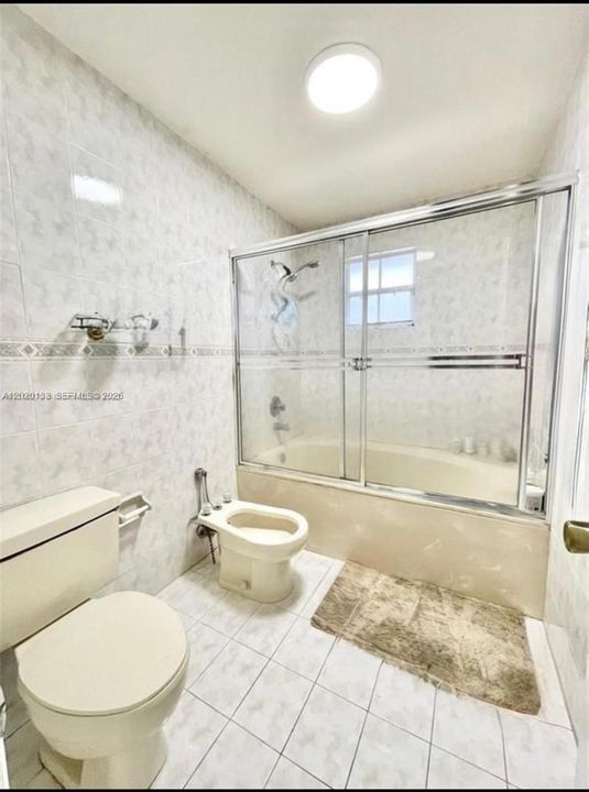 Active With Contract: $3,000 (3 beds, 2 baths, 1747 Square Feet)
