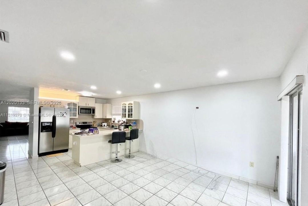 Active With Contract: $3,000 (3 beds, 2 baths, 1747 Square Feet)