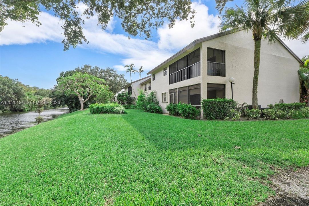 For Sale: $275,000 (2 beds, 2 baths, 1130 Square Feet)
