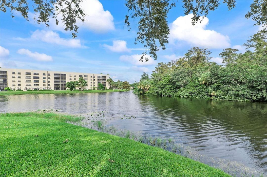 For Sale: $275,000 (2 beds, 2 baths, 1130 Square Feet)