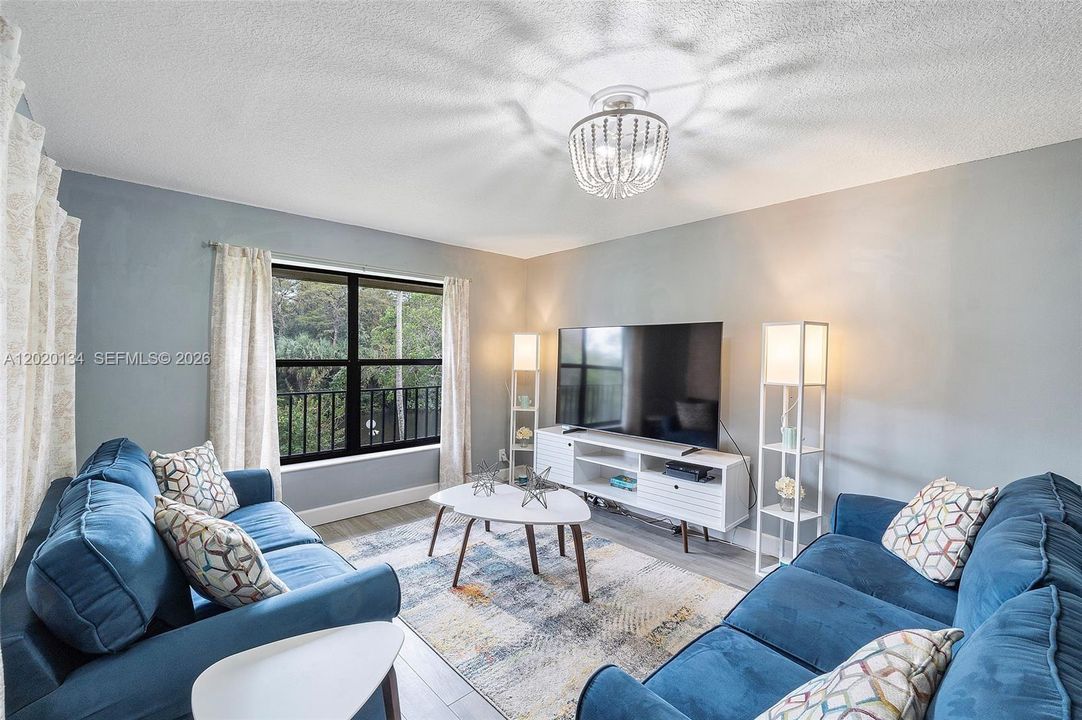 For Sale: $275,000 (2 beds, 2 baths, 1130 Square Feet)