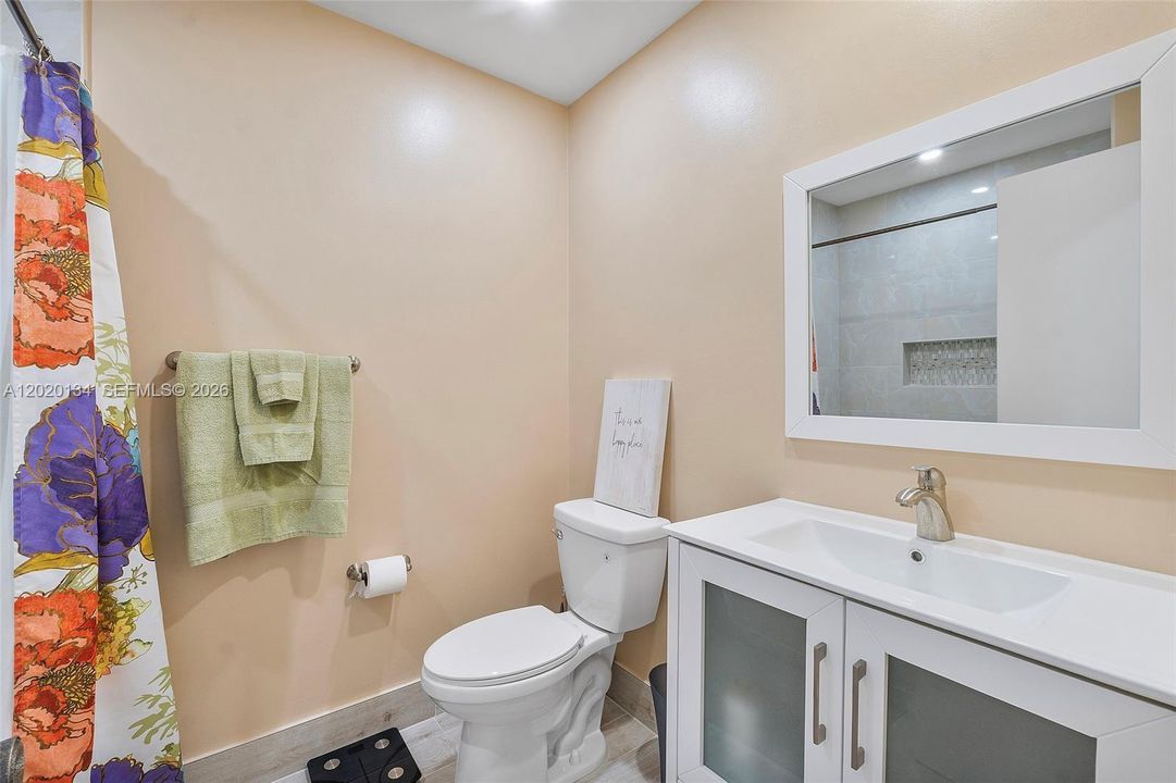 For Sale: $275,000 (2 beds, 2 baths, 1130 Square Feet)