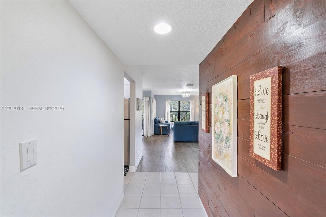 For Sale: $275,000 (2 beds, 2 baths, 1130 Square Feet)