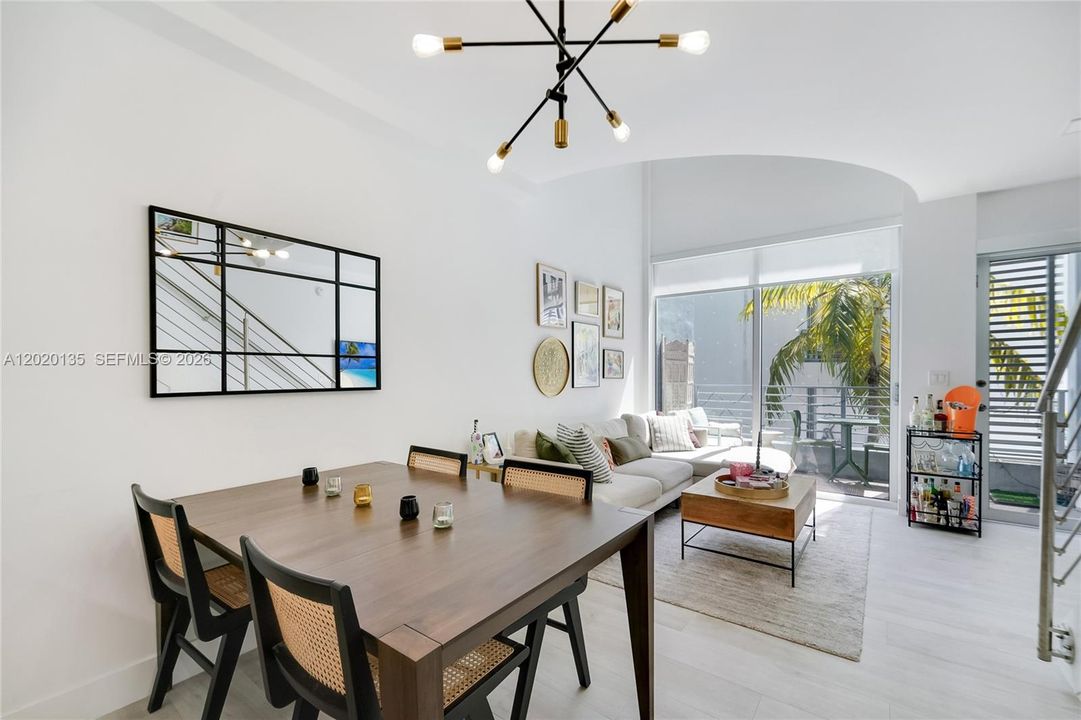 For Sale: $650,000 (1 beds, 1 baths, 790 Square Feet)