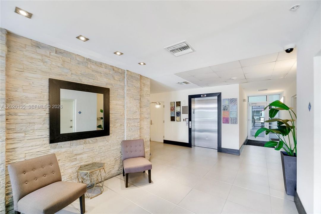 For Sale: $650,000 (1 beds, 1 baths, 790 Square Feet)