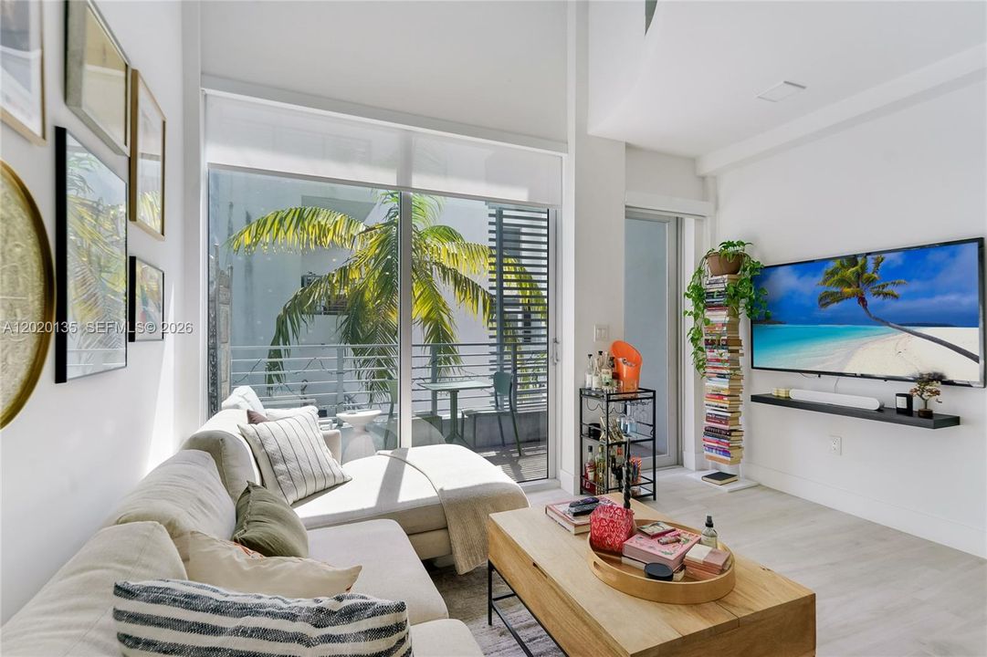 For Sale: $650,000 (1 beds, 1 baths, 790 Square Feet)
