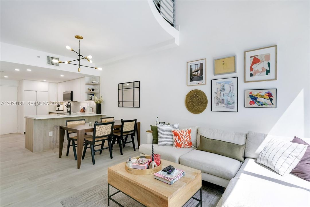 For Sale: $650,000 (1 beds, 1 baths, 790 Square Feet)
