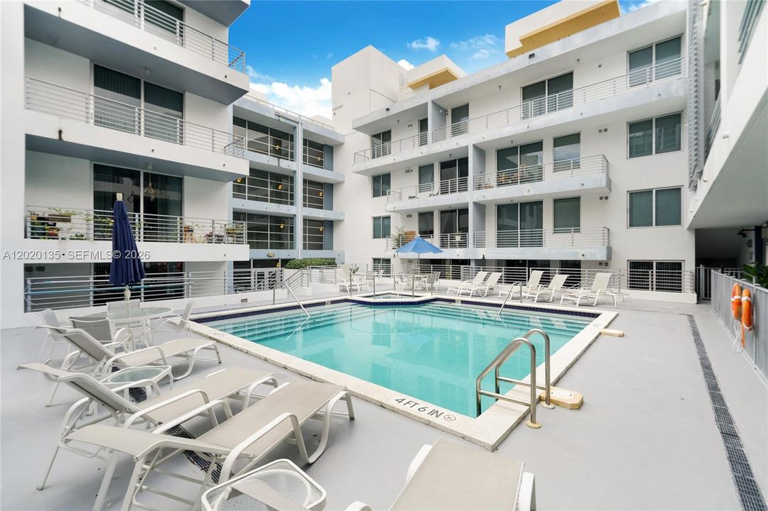 For Sale: $650,000 (1 beds, 1 baths, 790 Square Feet)