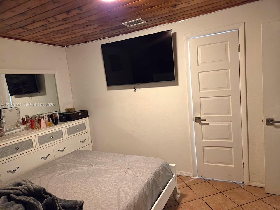 Activo con contrato: $1,750 (1 camas, 1 baños, 1432 Pies cuadrados)