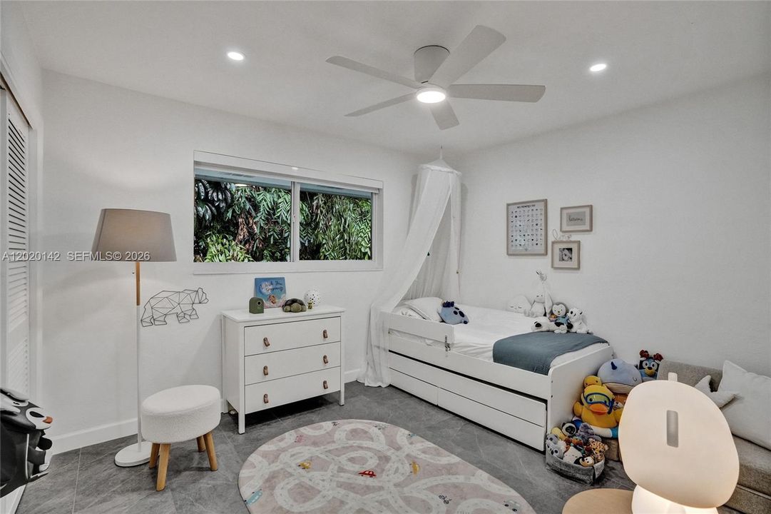 For Sale: $1,890,000 (5 beds, 3 baths, 2611 Square Feet)
