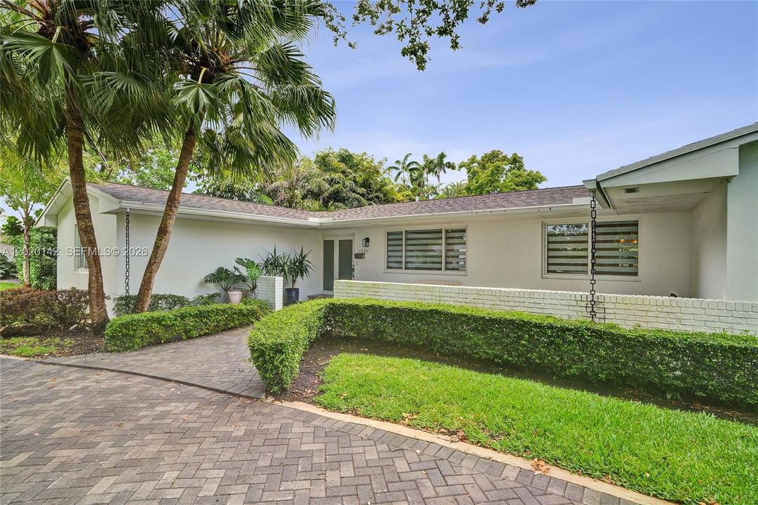 For Sale: $1,890,000 (5 beds, 3 baths, 2611 Square Feet)