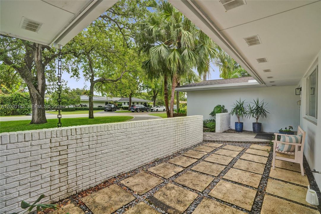 For Sale: $1,890,000 (5 beds, 3 baths, 2611 Square Feet)