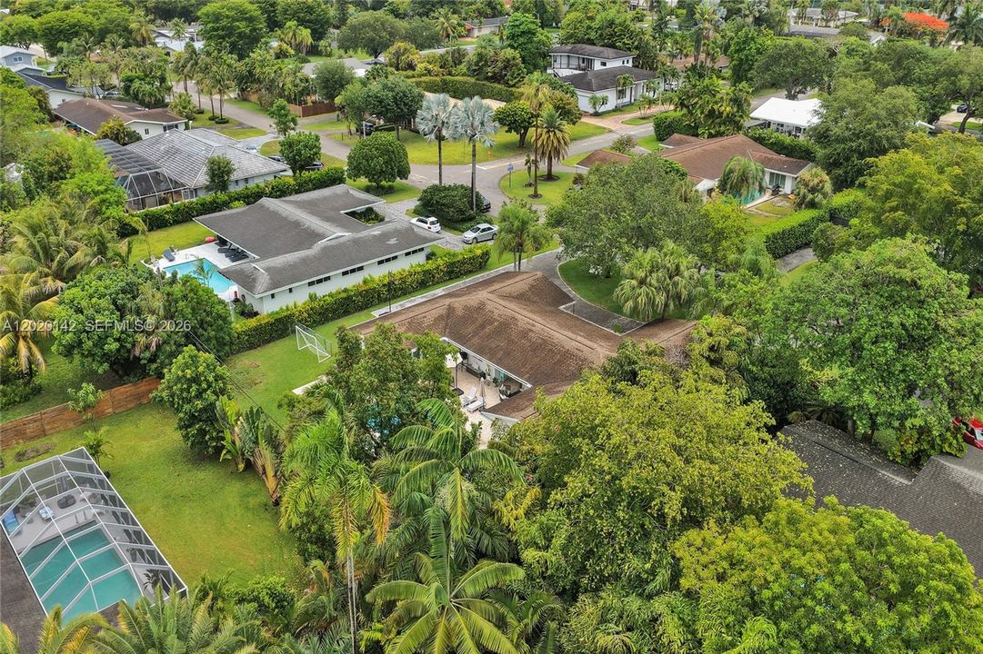 For Sale: $1,890,000 (5 beds, 3 baths, 2611 Square Feet)