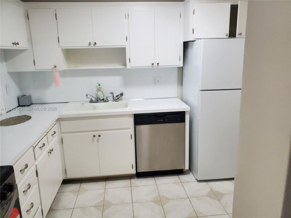 Activo con contrato: $1,500 (1 camas, 1 baños, 770 Pies cuadrados)