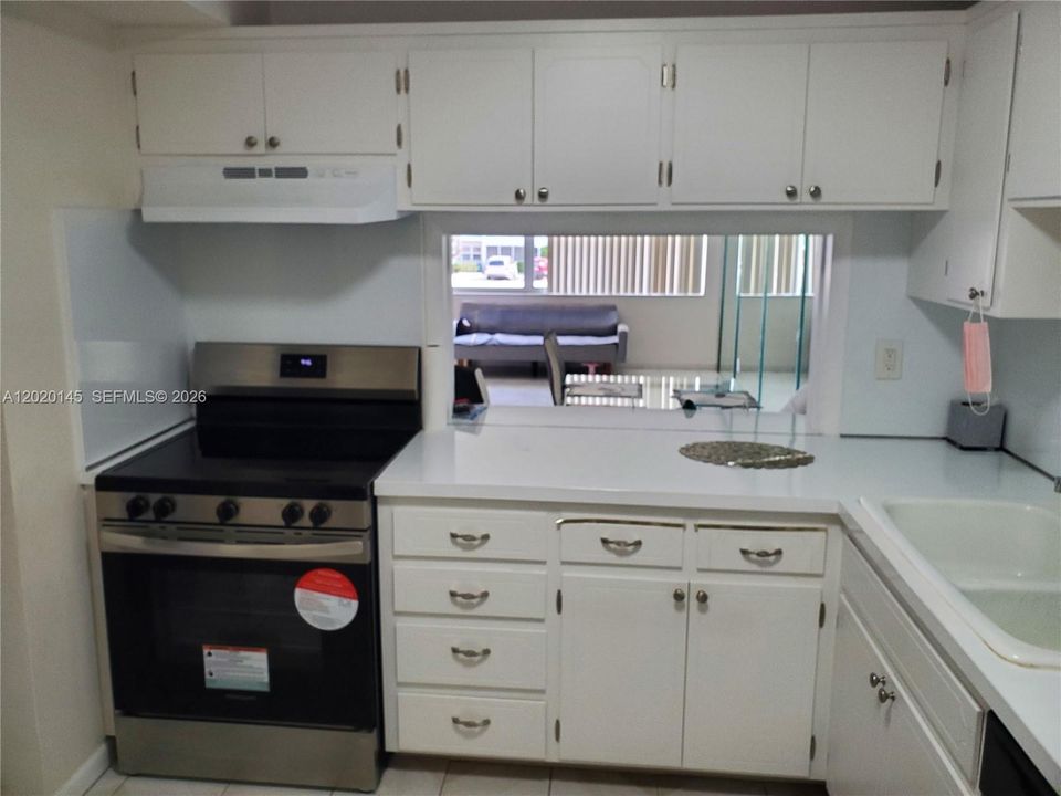 Activo con contrato: $1,500 (1 camas, 1 baños, 770 Pies cuadrados)
