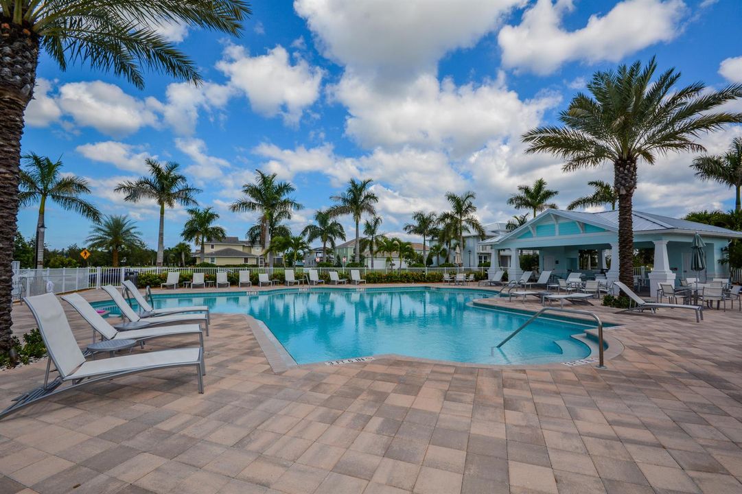 Windsor Park Resort-Style Pool
