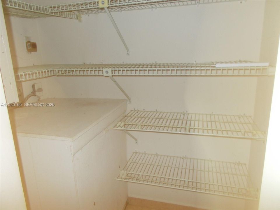 For Sale: $129,229 (1 beds, 1 baths, 685 Square Feet)