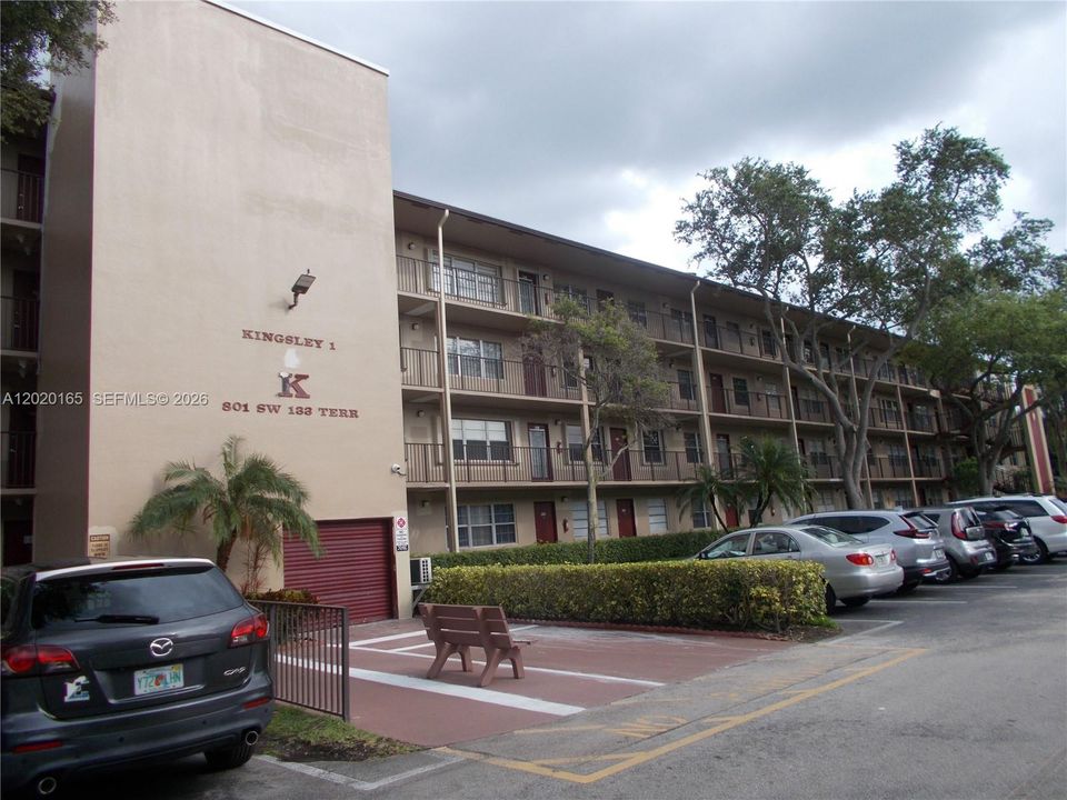 For Sale: $129,229 (1 beds, 1 baths, 685 Square Feet)