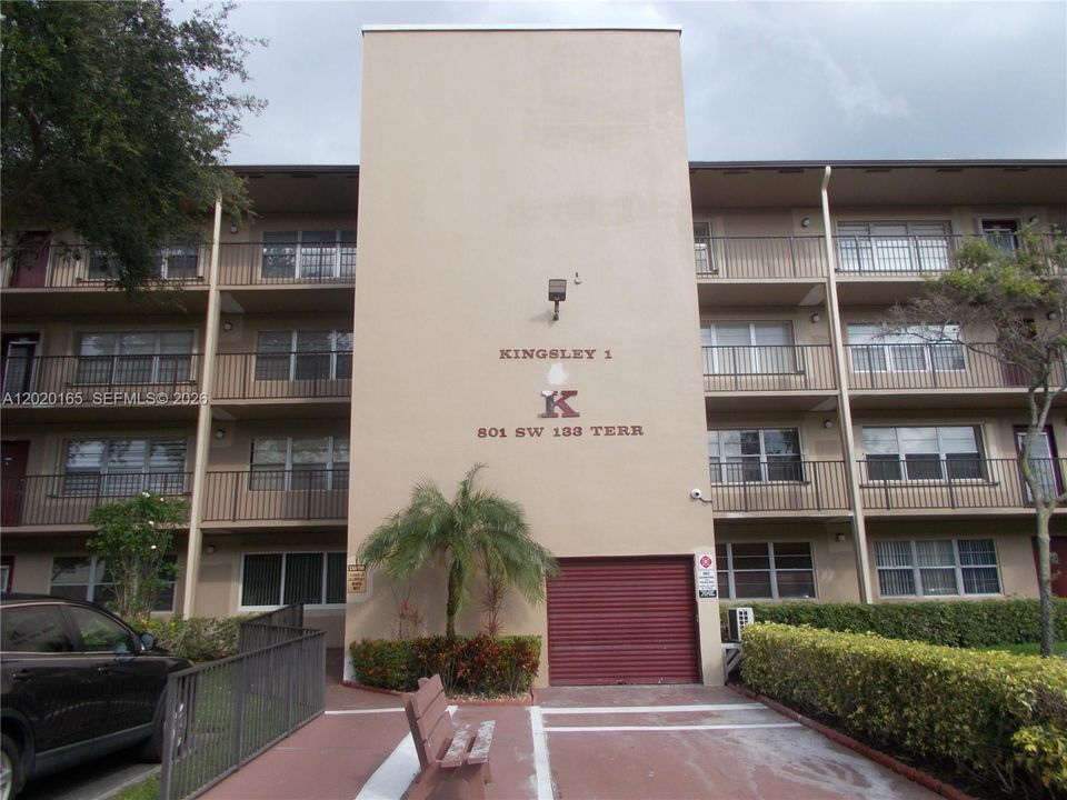 For Sale: $129,229 (1 beds, 1 baths, 685 Square Feet)