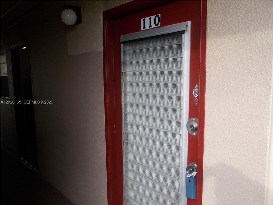 For Sale: $129,229 (1 beds, 1 baths, 685 Square Feet)