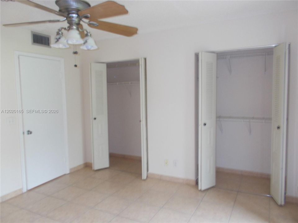 For Sale: $129,229 (1 beds, 1 baths, 685 Square Feet)