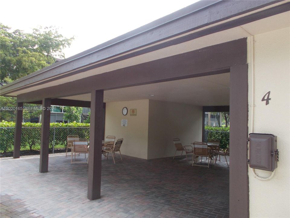 For Sale: $129,229 (1 beds, 1 baths, 685 Square Feet)