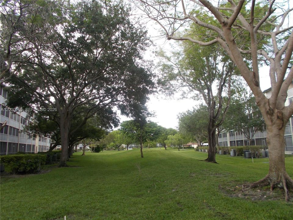For Sale: $129,229 (1 beds, 1 baths, 685 Square Feet)