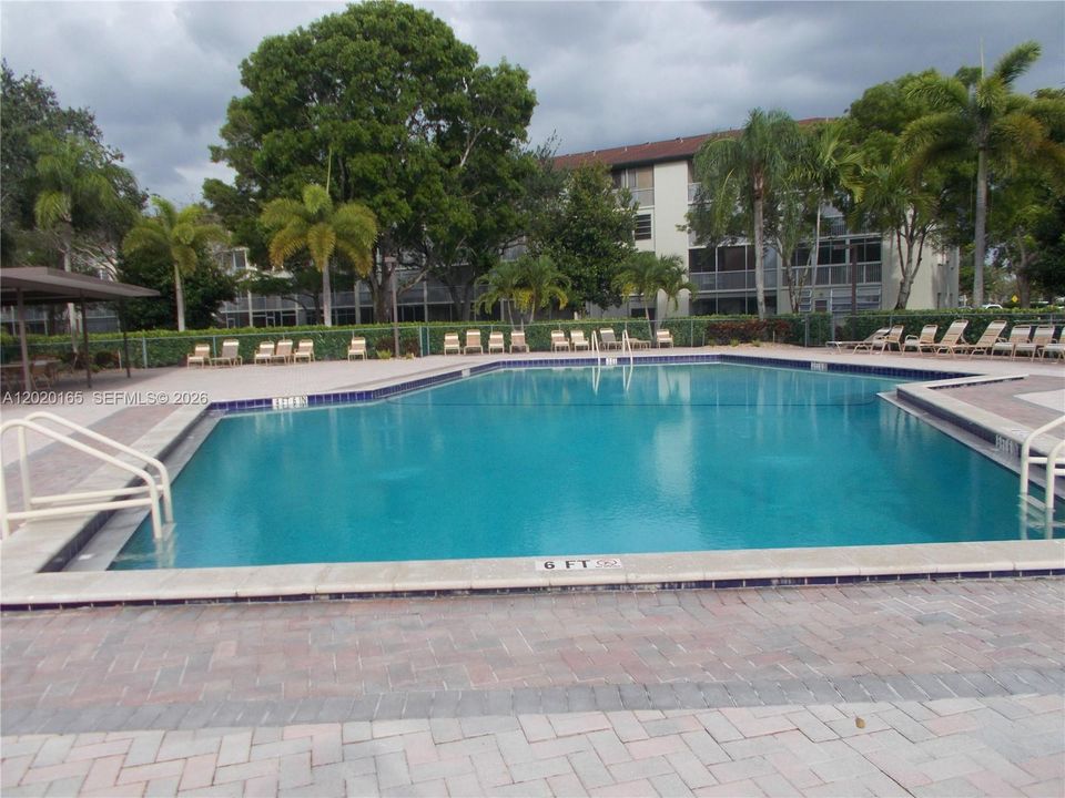 For Sale: $129,229 (1 beds, 1 baths, 685 Square Feet)