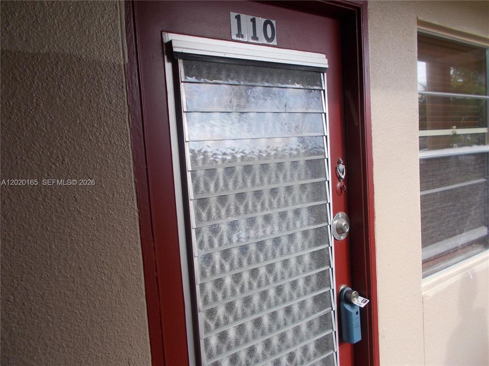 For Sale: $129,229 (1 beds, 1 baths, 685 Square Feet)