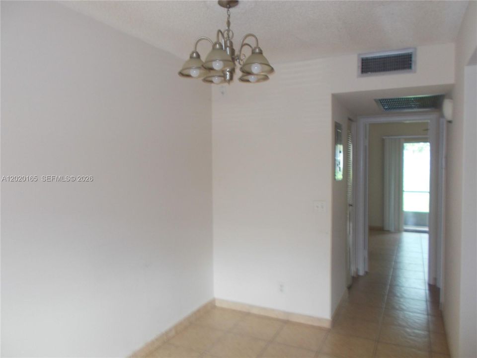 For Sale: $129,229 (1 beds, 1 baths, 685 Square Feet)