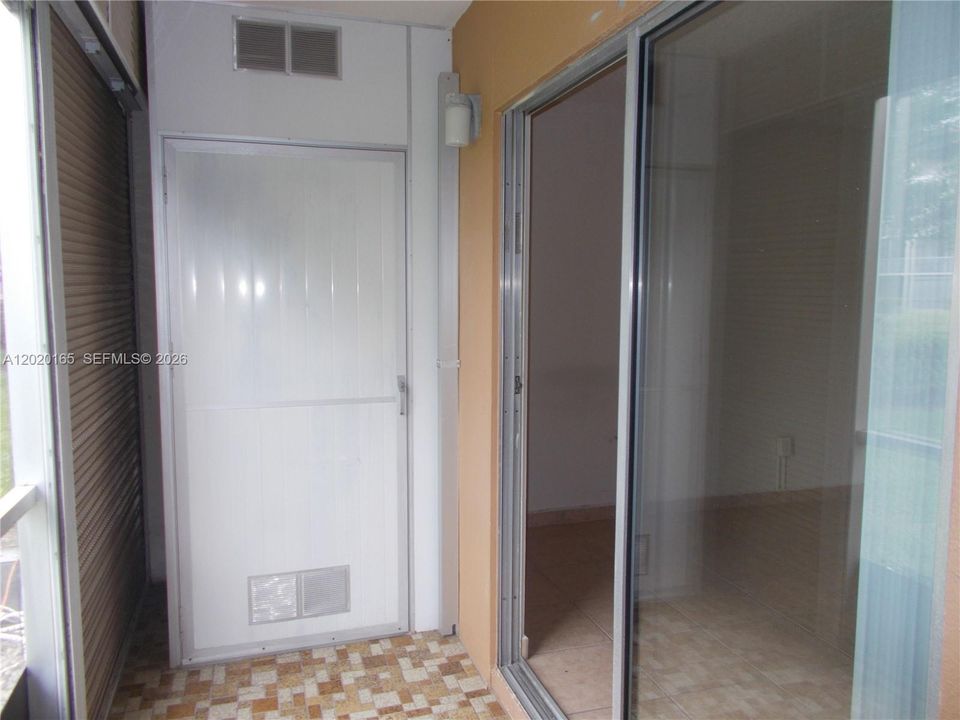 For Sale: $129,229 (1 beds, 1 baths, 685 Square Feet)