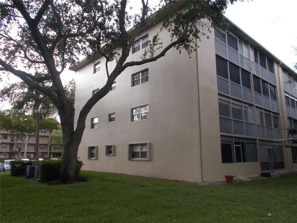 For Sale: $129,229 (1 beds, 1 baths, 685 Square Feet)