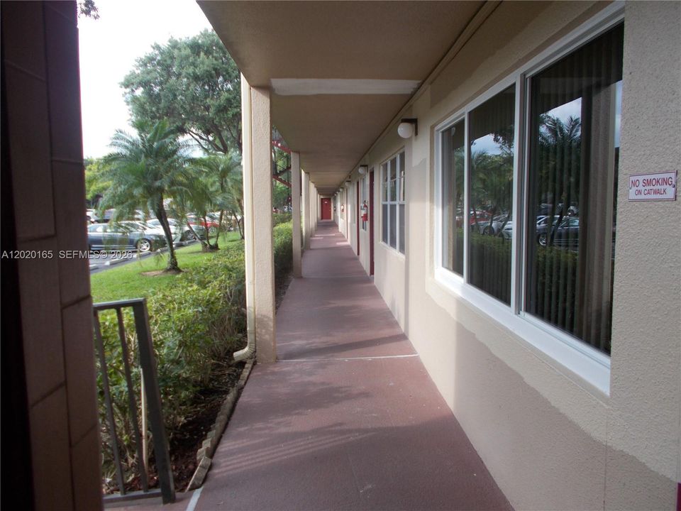 For Sale: $129,229 (1 beds, 1 baths, 685 Square Feet)