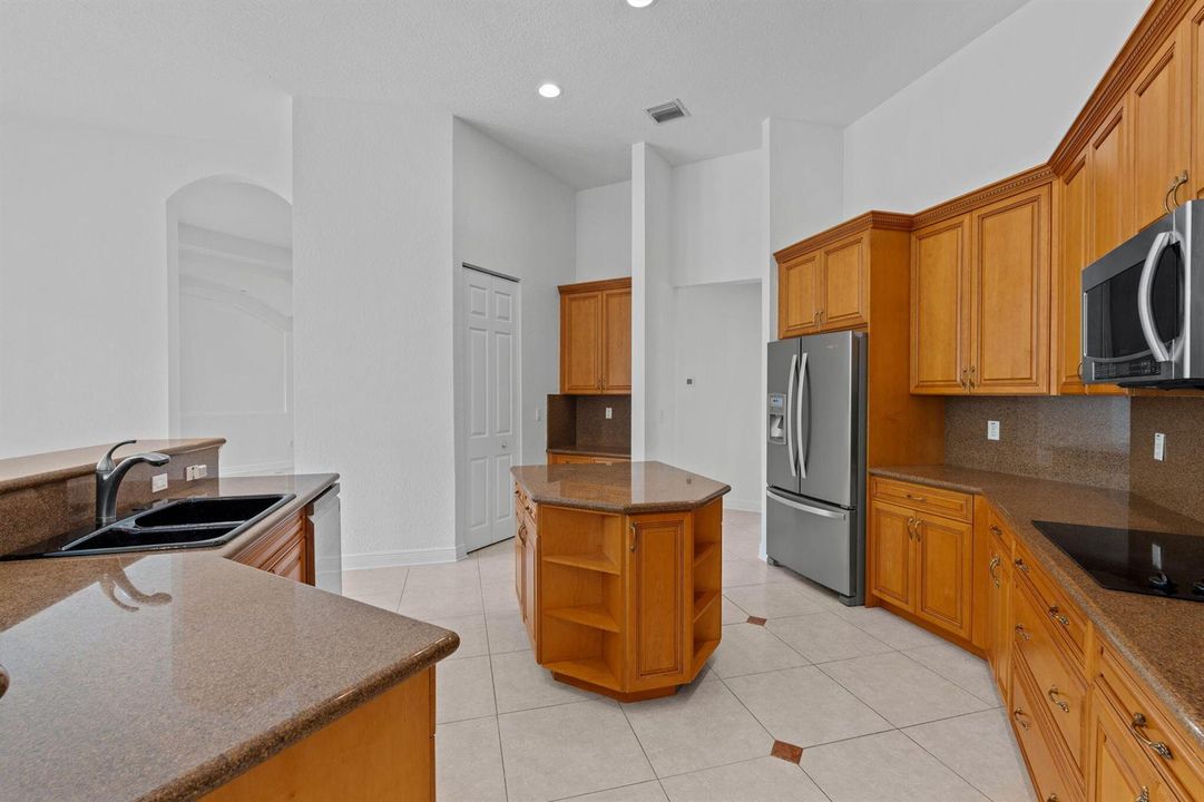 25-web-or-mls-A7406110